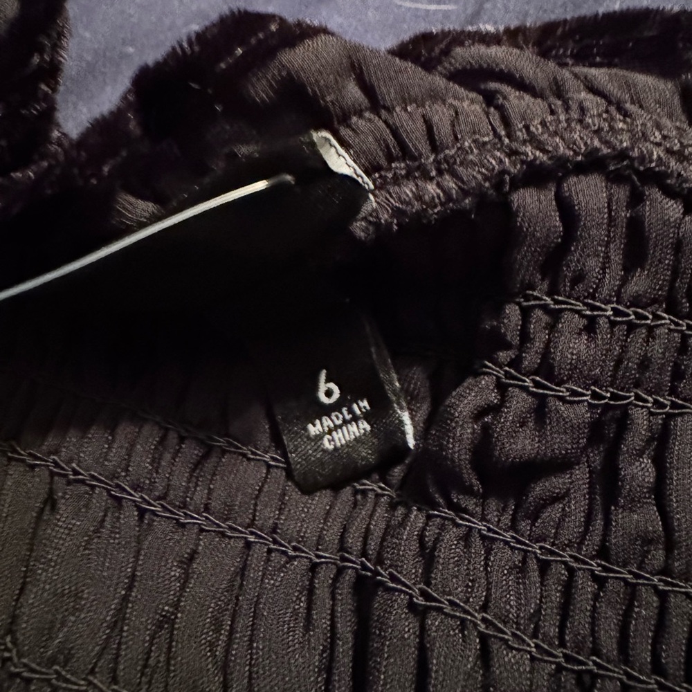Elegant Black Velvet Top - Picture 2 of 2